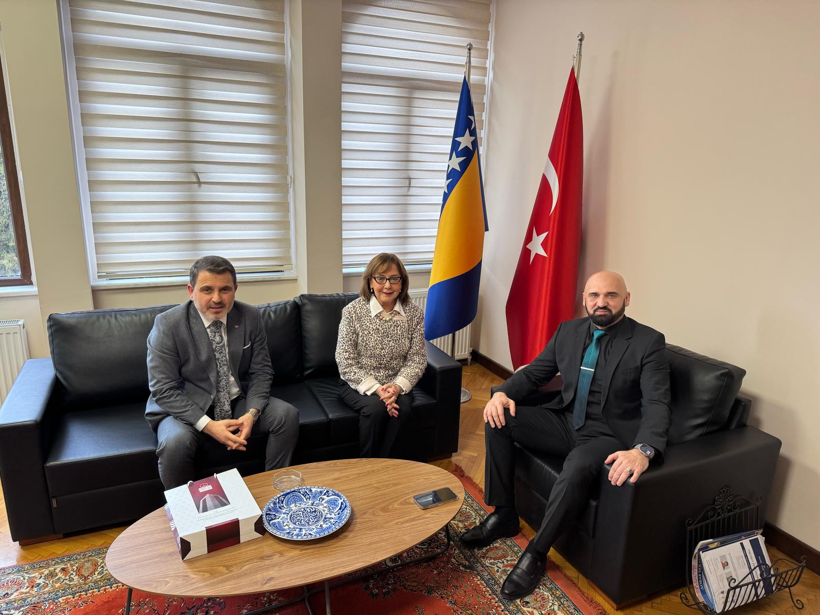 Ministar Isak naglasio je kako je potrebno dalje produbiti saradnju posebno u sektorima sigurnosti, odbrane, infrastrukture, energetike i drugih oblasti